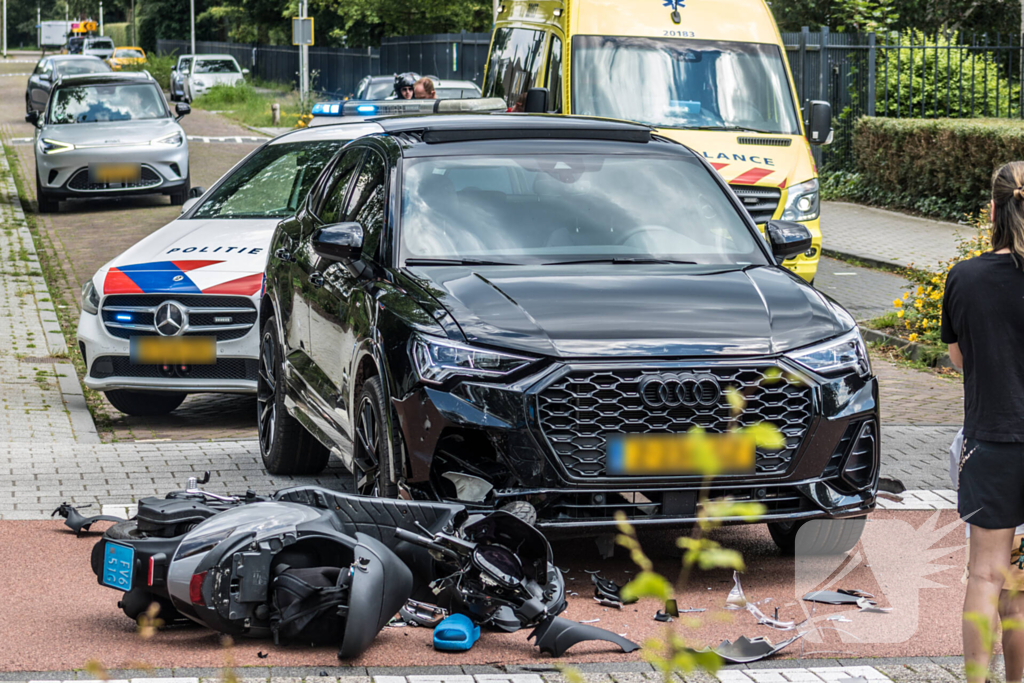 Flinke schade scooter na harde val kruising