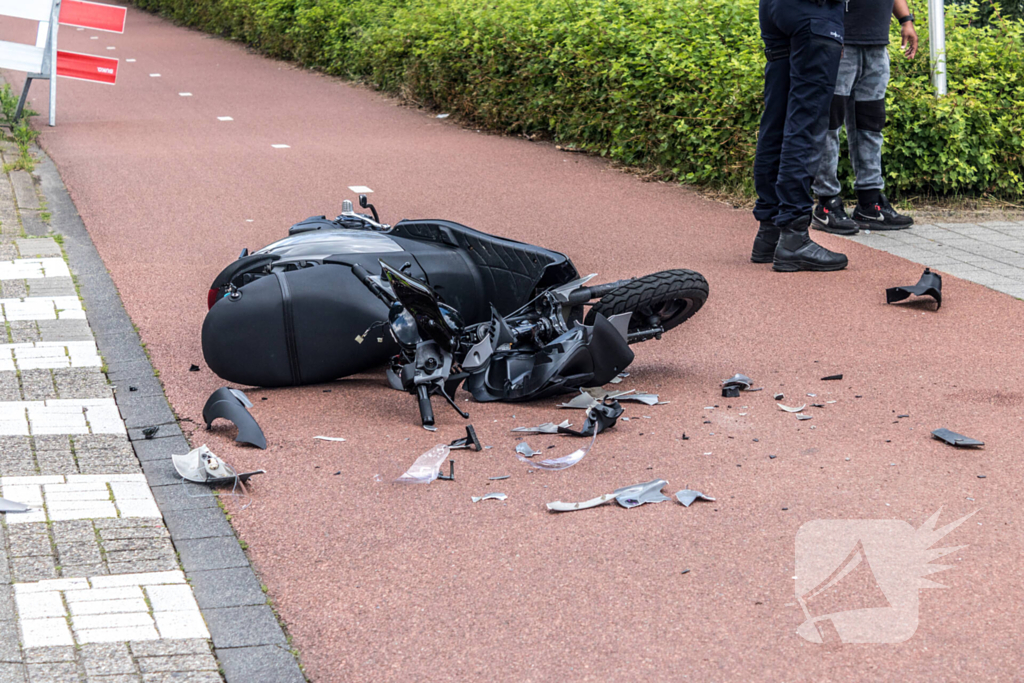 Flinke schade scooter na harde val kruising