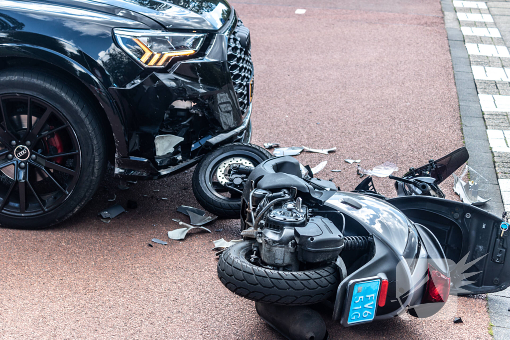 Flinke schade scooter na harde val kruising