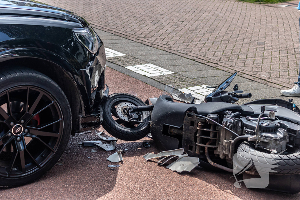 Flinke schade scooter na harde val kruising