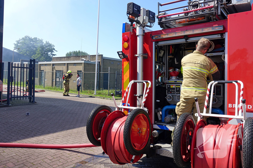 Flinke brand bij bedrijfspand in container