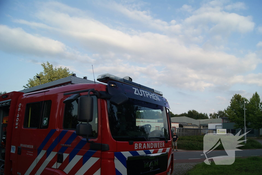 Brand in bouwkeet bij bedrijf