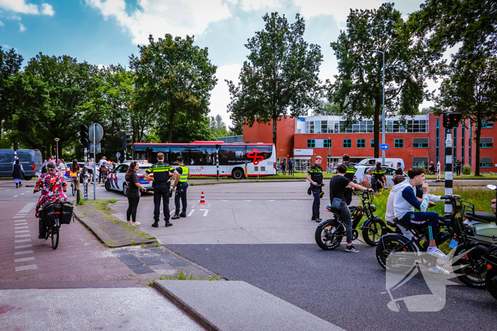 Fietser zwaargewond bij aanrijding