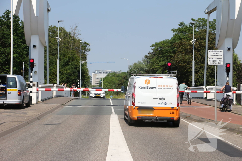 Vertraging nadat brug in storing staat