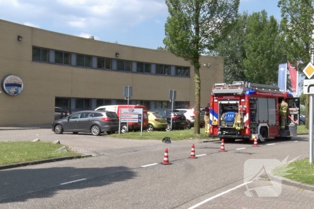 Brandweer controleert rookontwikkeling bij popcornfabriek