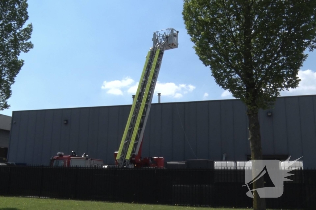 Brandweer controleert rookontwikkeling bij popcornfabriek