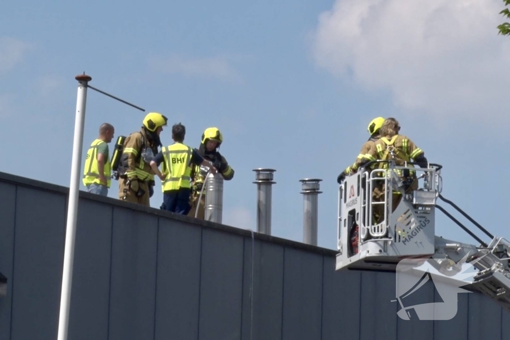 Brandweer controleert rookontwikkeling bij popcornfabriek