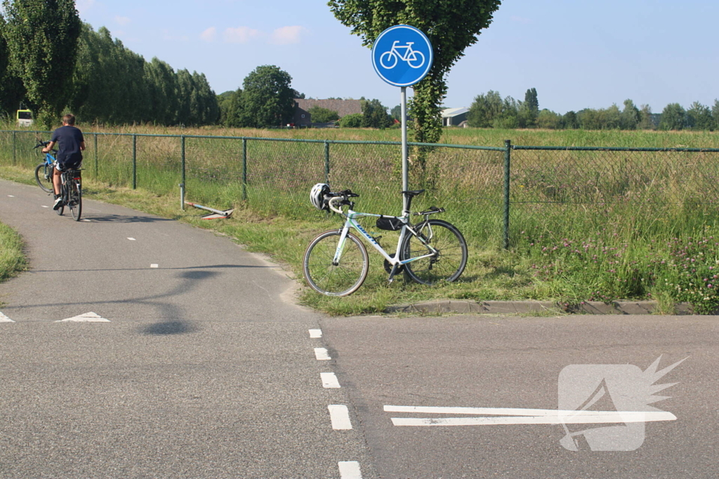 Wielrenner geschept door automobilist