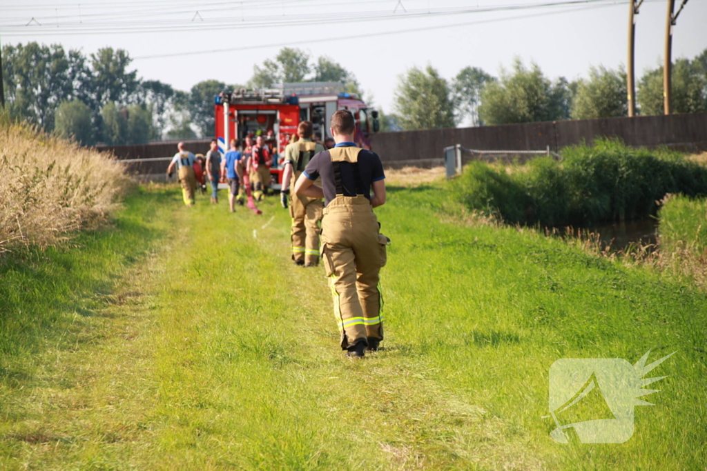 Middelbrand na bermbrand langs spoor