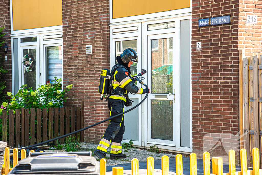 Vergeten gasflessen op het dak blazen af in verband met hitte