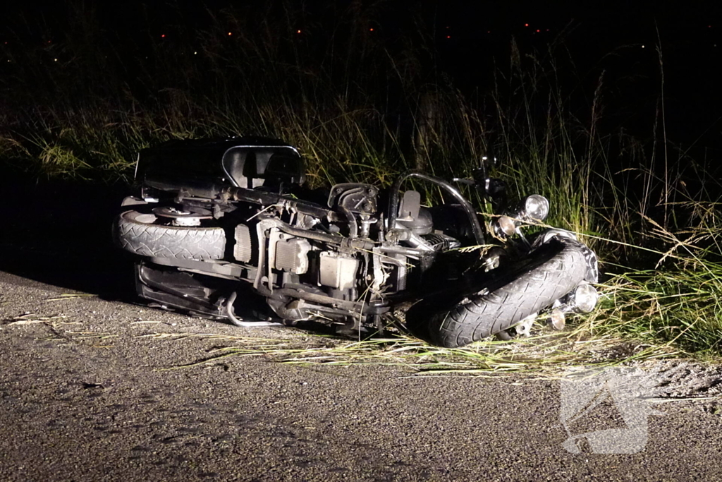 Motorrijder gewond naar het ziekenhuis