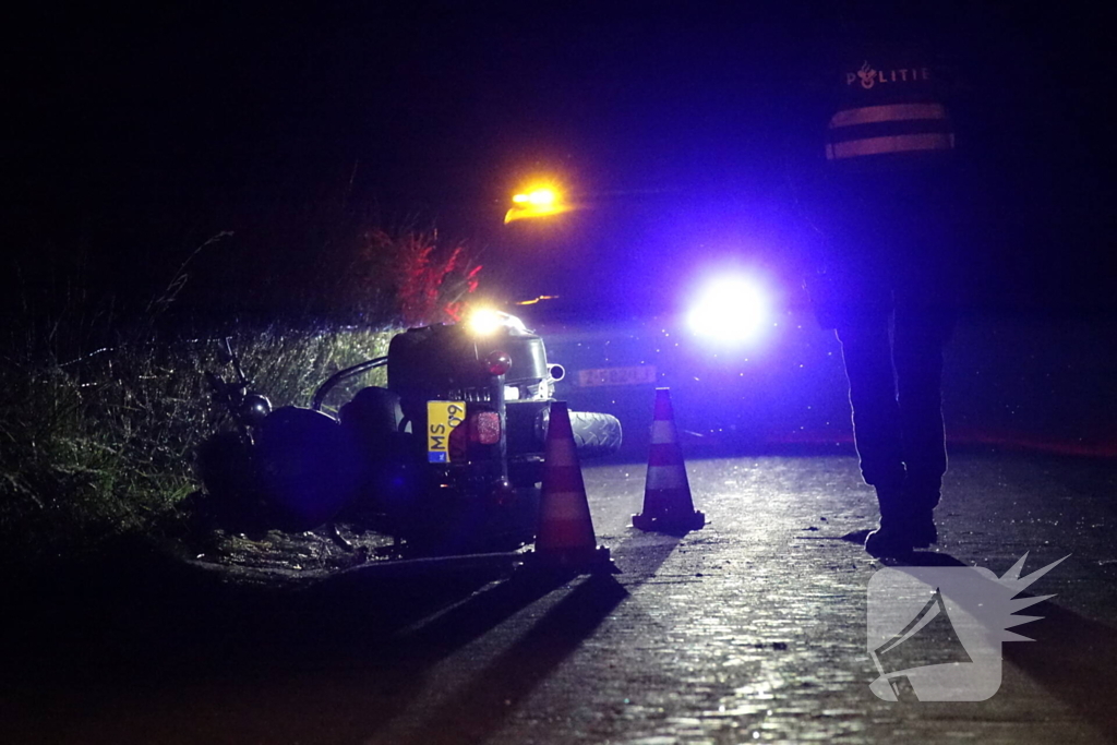 Motorrijder gewond naar het ziekenhuis