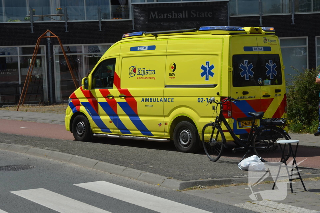 Fietser loopt gebogen voorwiel op