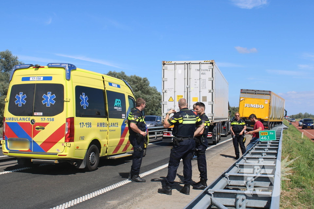 Flinke schade na botsing tussen twee vrachtwagens