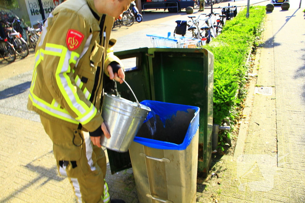 Brand in prullenbak snel geblust