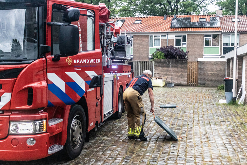 Poes ontglipt aan de brandweer