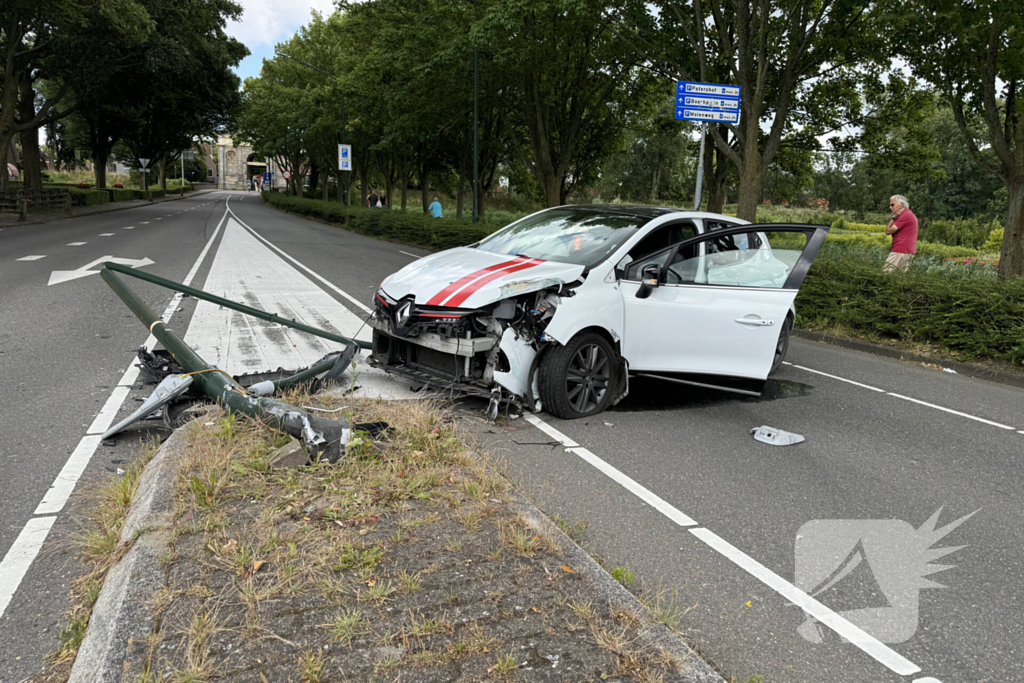 Ravage en gewonde na crash met auto