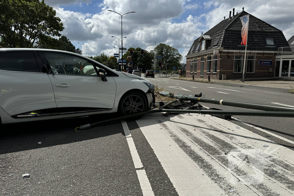 Ravage en gewonde na crash met auto