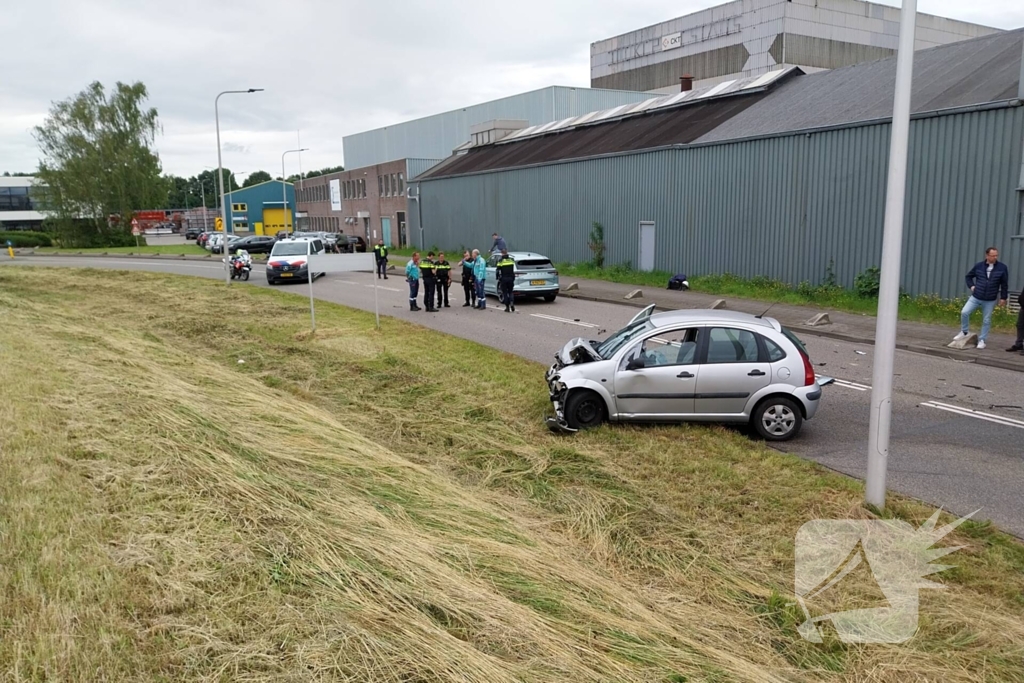 Voertuig zwaar beschadigd na ongeval