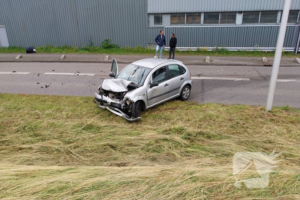 Voertuig zwaar beschadigd na ongeval