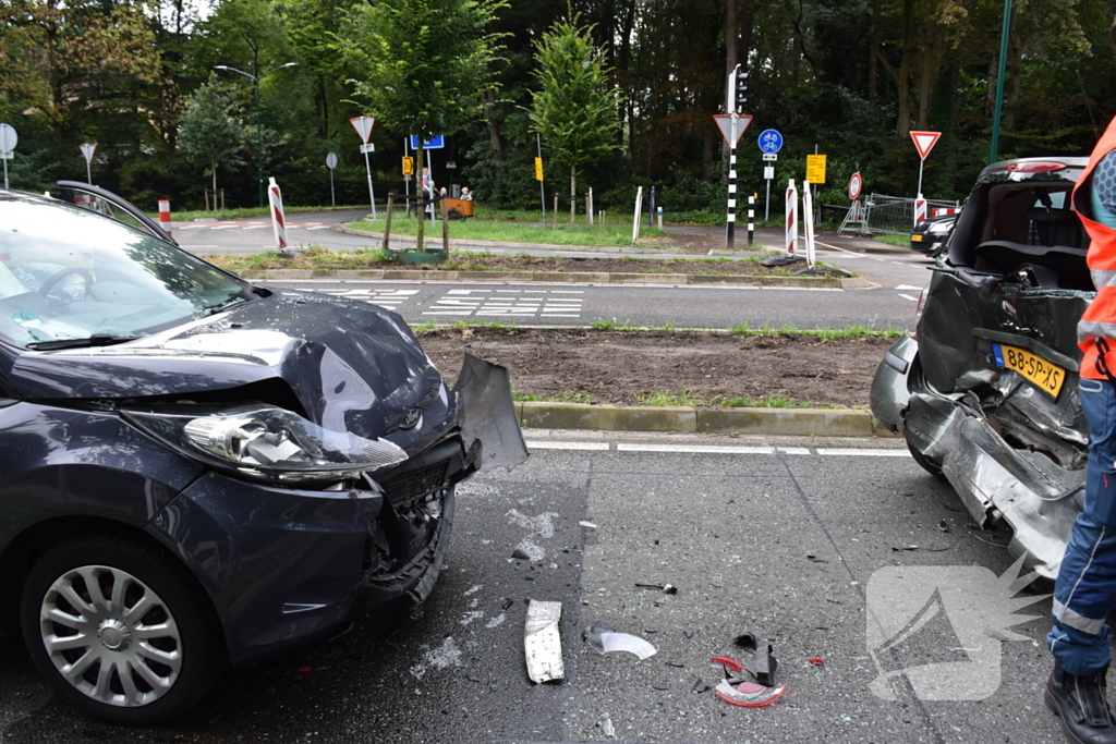 Een gewonde bij kop-staart ongeval