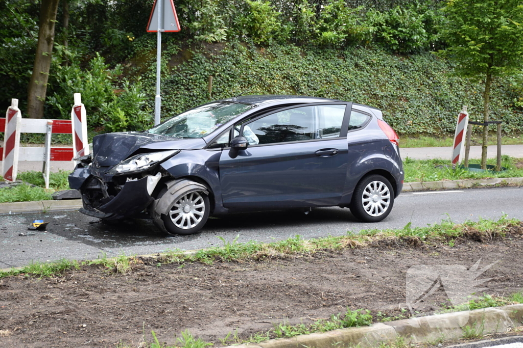 Een gewonde bij kop-staart ongeval