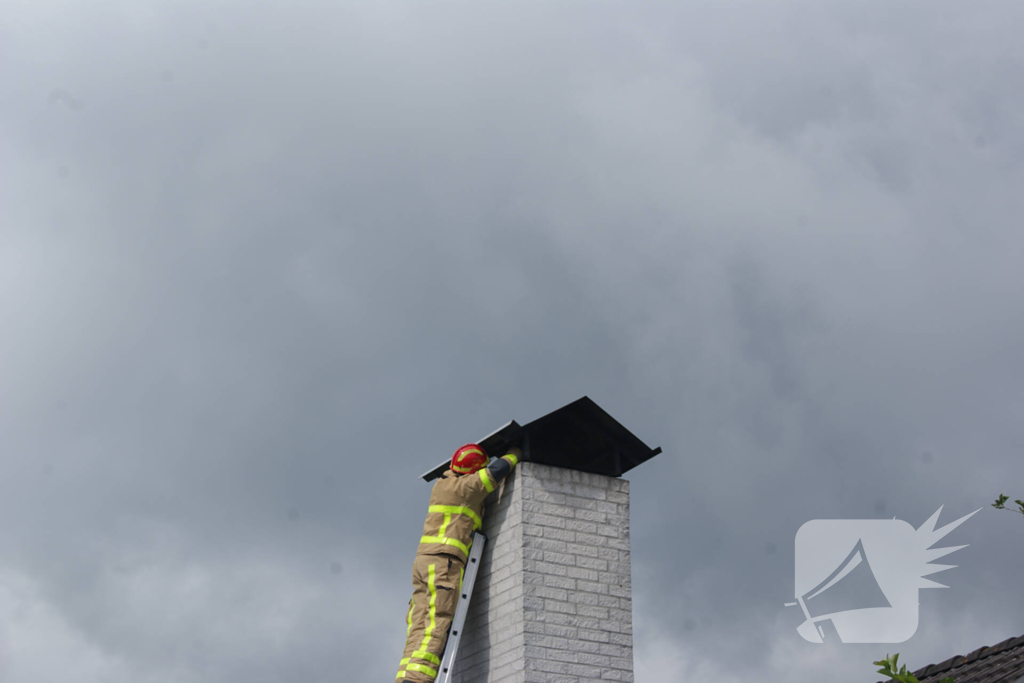 Brandweer ingezet voor vastzittende kraai