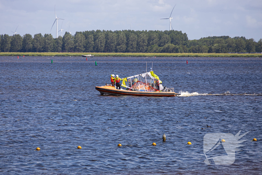 Drie jonge surfers gered op het Gooimeer