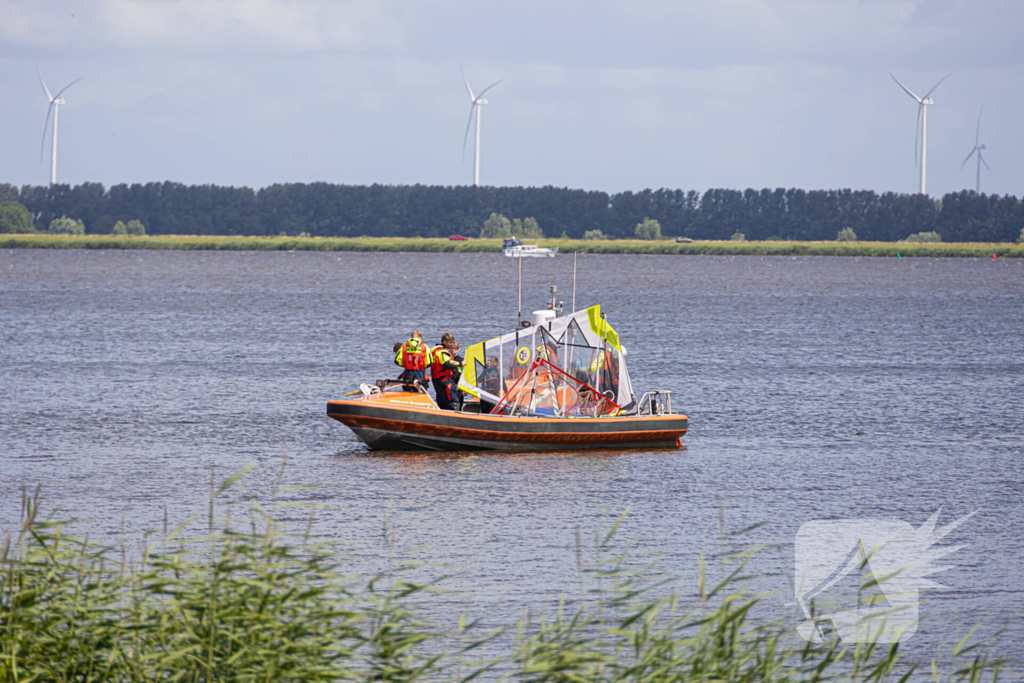 Drie jonge surfers gered op het Gooimeer