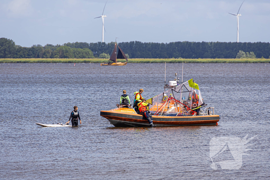 Drie jonge surfers gered op het Gooimeer