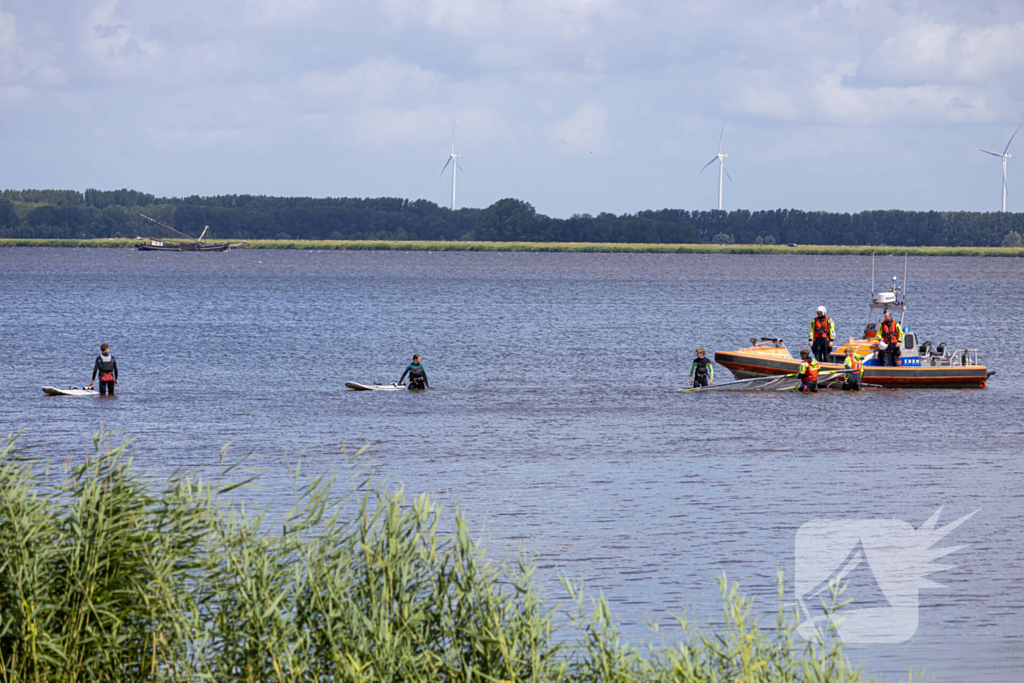 Drie jonge surfers gered op het Gooimeer