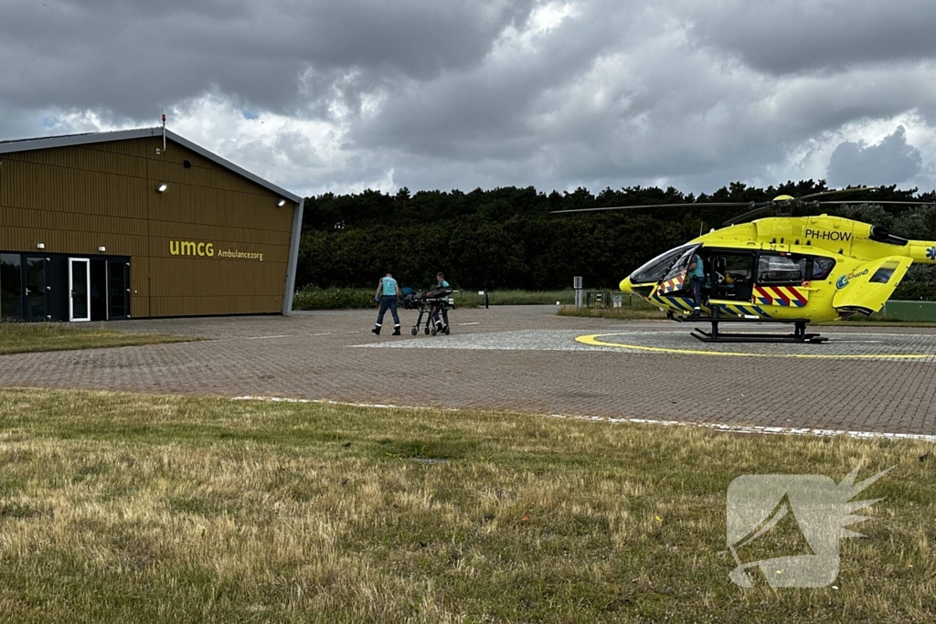 Ambulancehelikopter vervoerd persoon vanaf waddeneiland naar het vaste landt