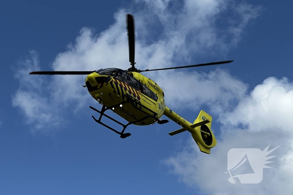 Ambulancehelikopter vervoerd persoon vanaf waddeneiland naar het vaste landt