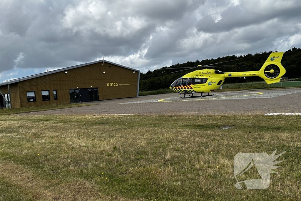 Ambulancehelikopter vervoerd persoon vanaf waddeneiland naar het vaste landt