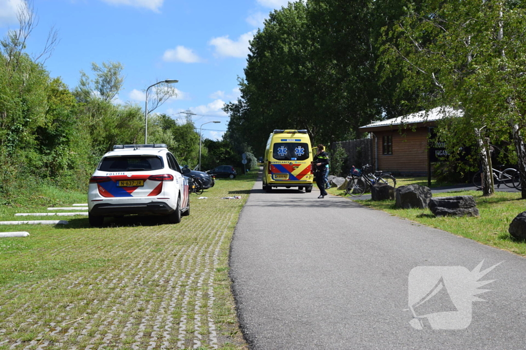 Racefietser knalt achterop fietser