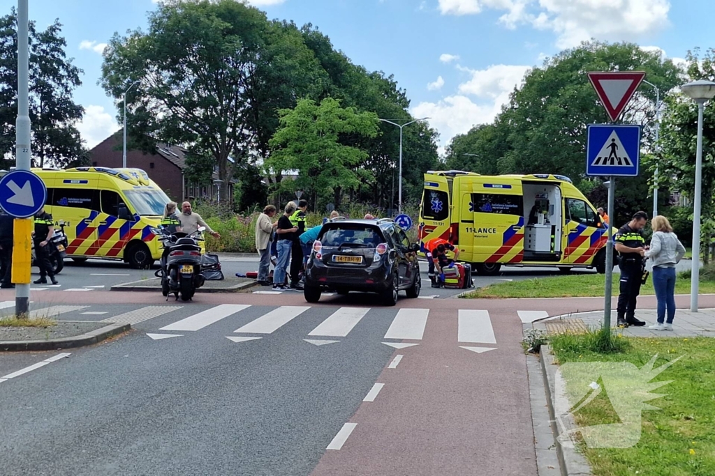 Fietser ernstig gewond na harde botsing met auto