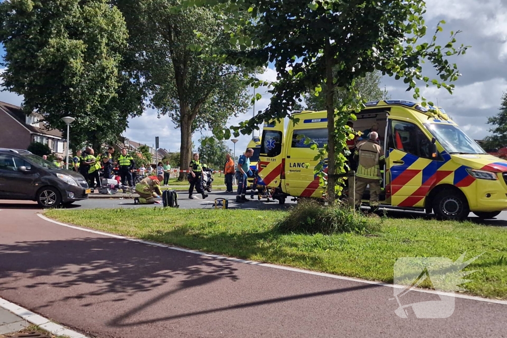 Fietser ernstig gewond na harde botsing met auto