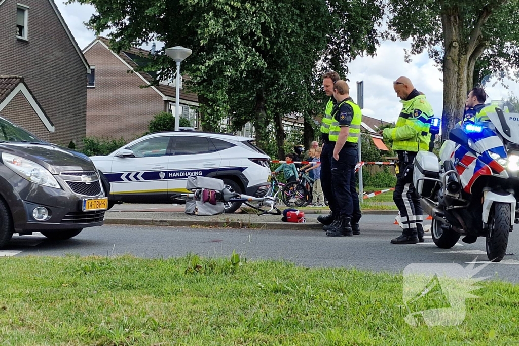 Fietser ernstig gewond na harde botsing met auto