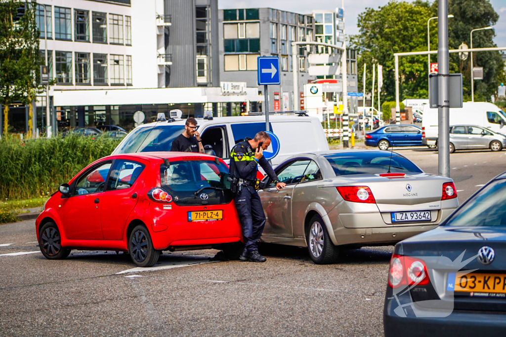 Veel schade na ongeval met twee voertuigen