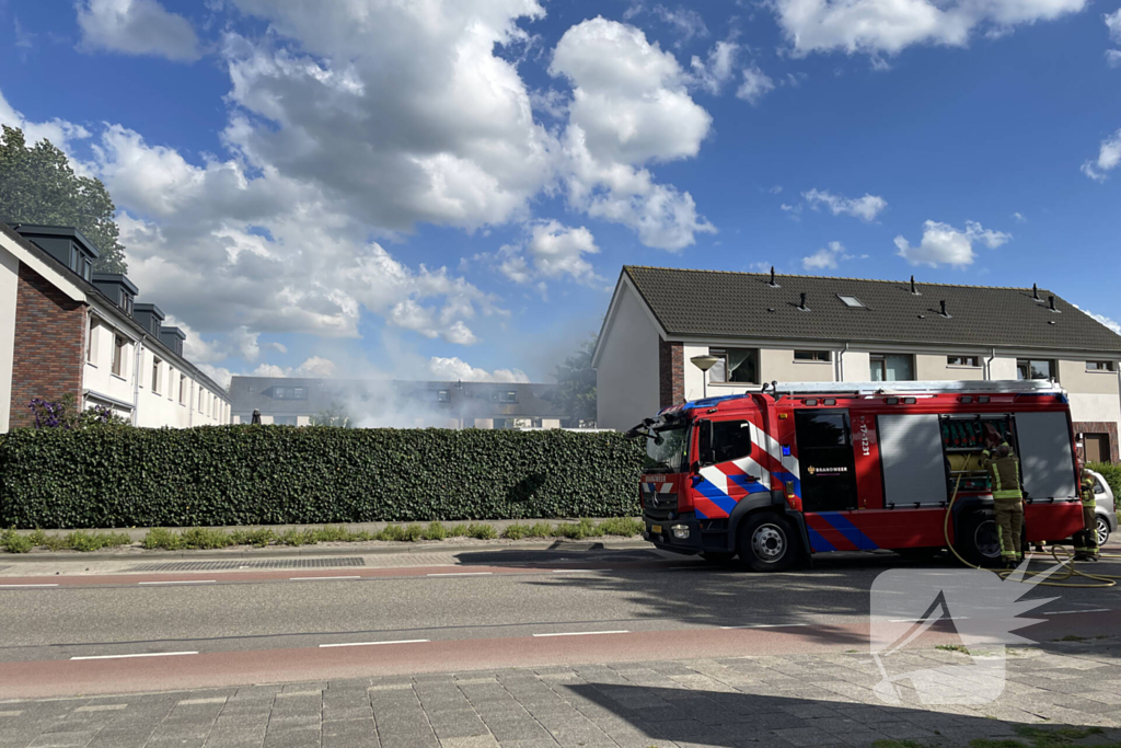 Schuurbrand zorgt voor flinke rookontwikkeling