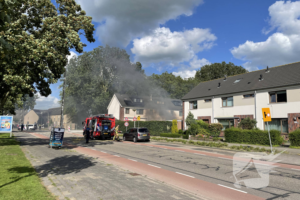 Schuurbrand zorgt voor flinke rookontwikkeling