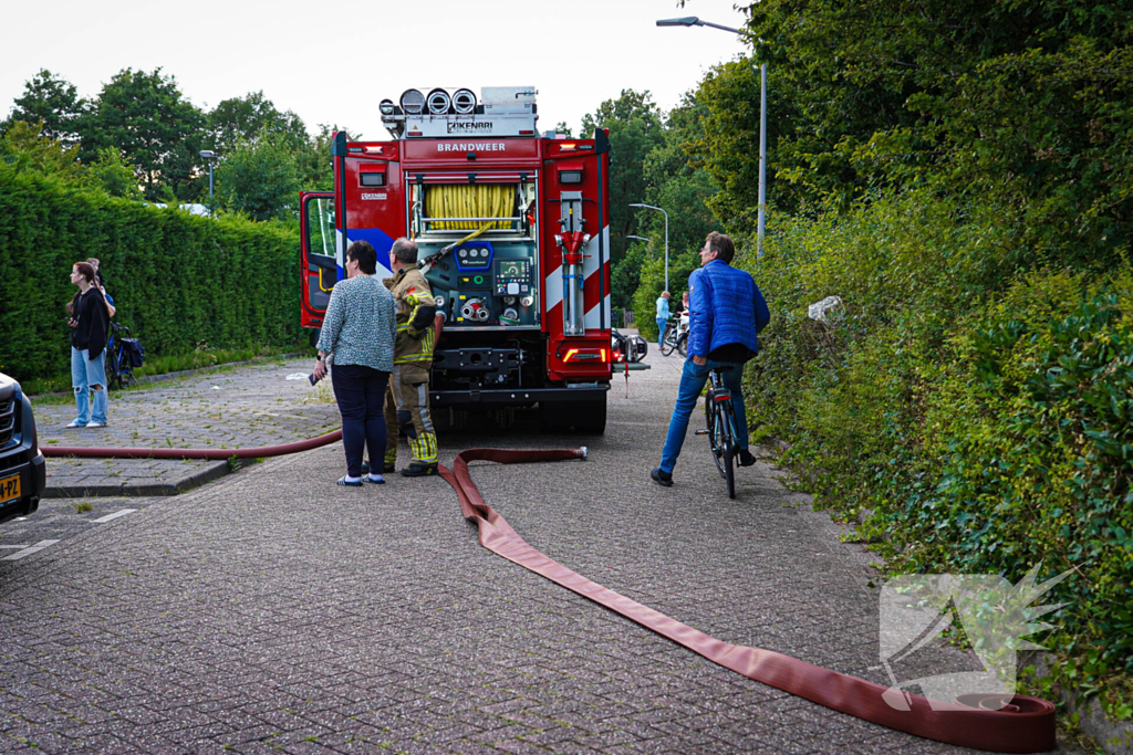 Brand op tennisbaan snel onder controle, vermoedelijk brandstichting