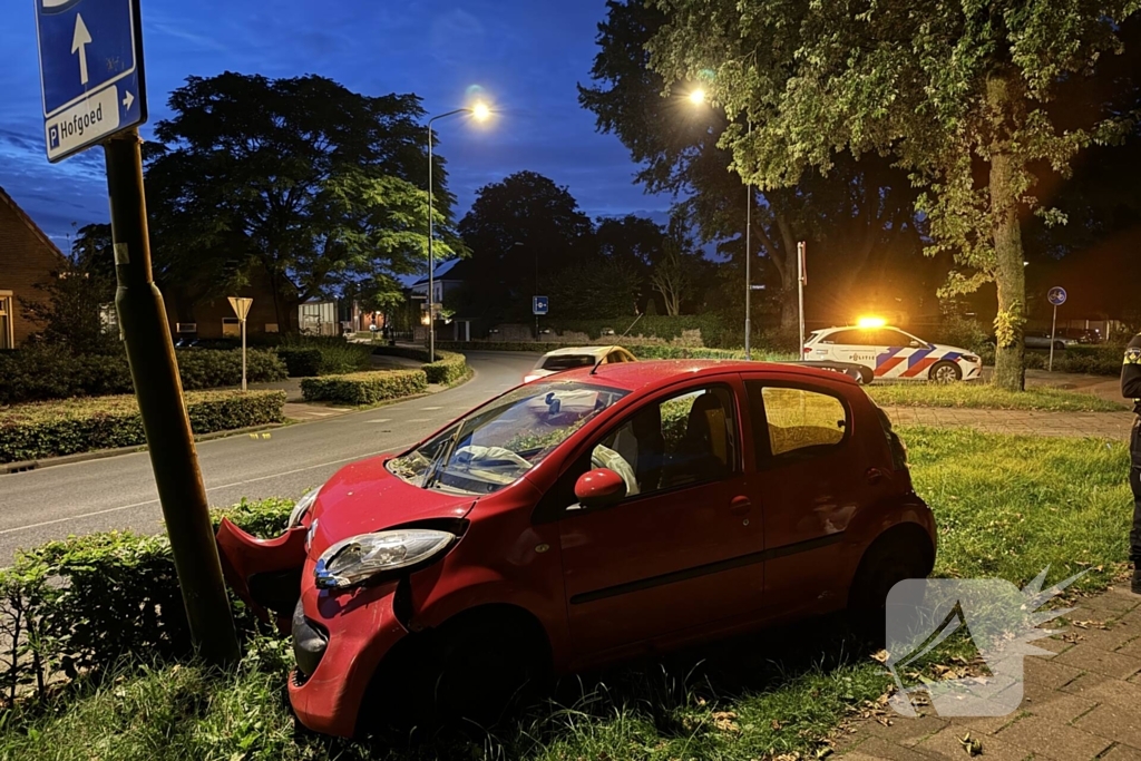 Dronken bestuurder aangehouden na ongeval, inzittende gewond