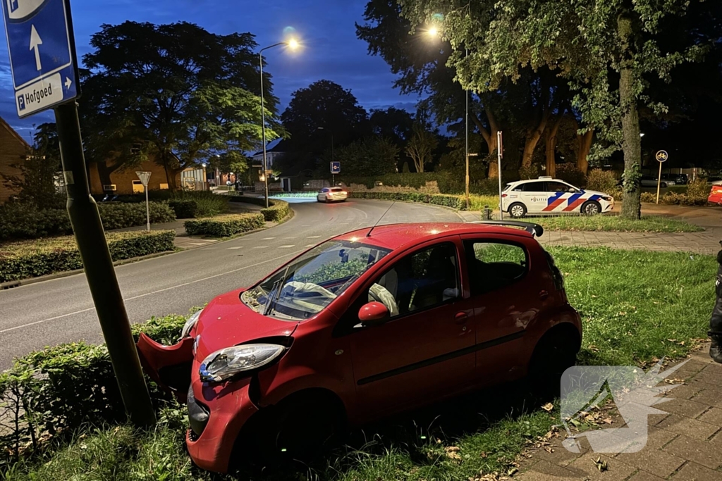 Dronken bestuurder aangehouden na ongeval, inzittende gewond