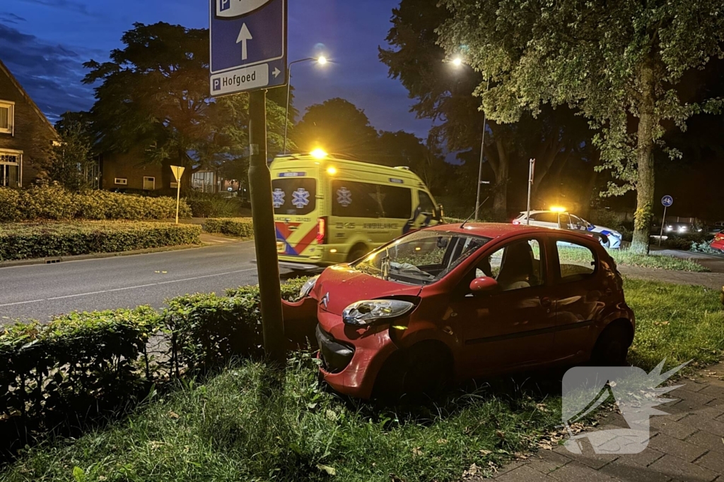 Dronken bestuurder aangehouden na ongeval, inzittende gewond