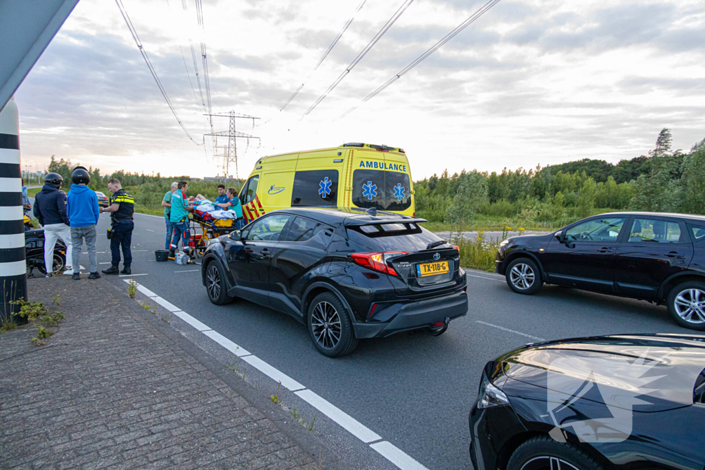 Fietsbezorger gewond bij aanrijding met auto