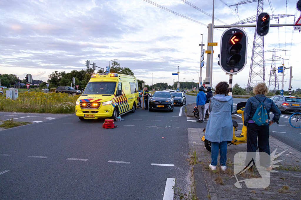 Fietsbezorger gewond bij aanrijding met auto