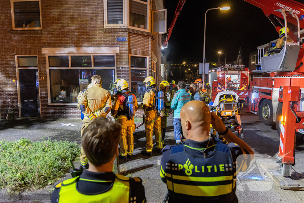 Bewoner springt van balkon om aan de vlammen te ontkomen