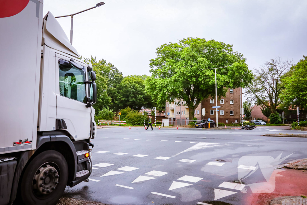 Motorrijder zwaargewond bij aanrijding met vrachtwagen