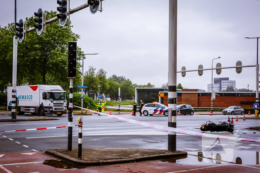 Motorrijder zwaargewond bij aanrijding met vrachtwagen